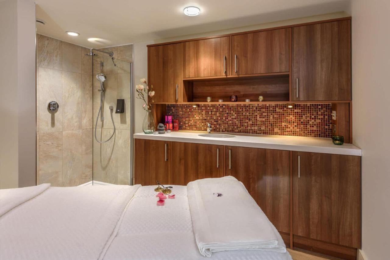 Spacious Primrose Lodge For 6 With Hot Tub At A Spa Resort Chudleigh Eksteriør billede