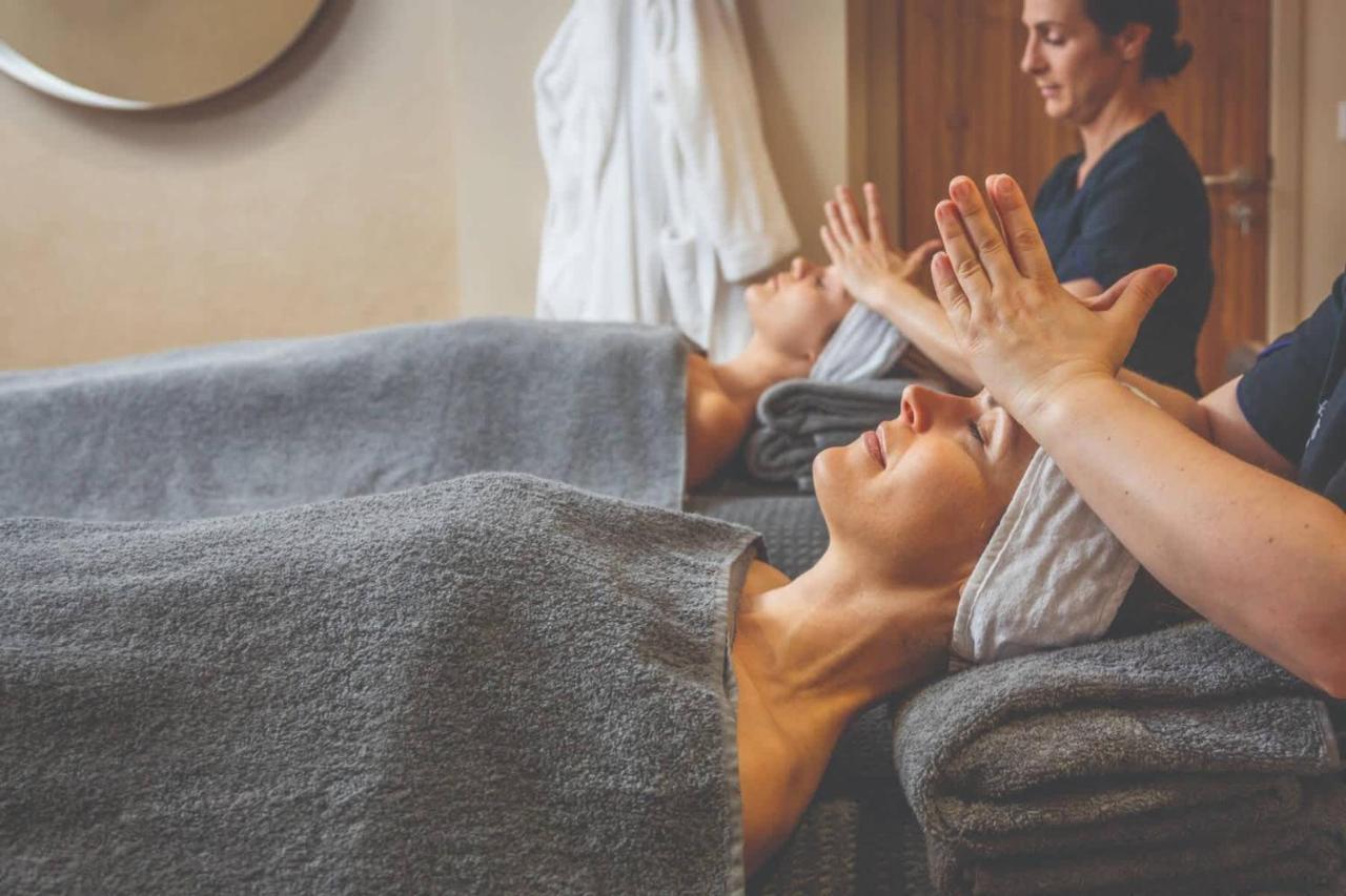 Spacious Primrose Lodge For 6 With Hot Tub At A Spa Resort Chudleigh Eksteriør billede