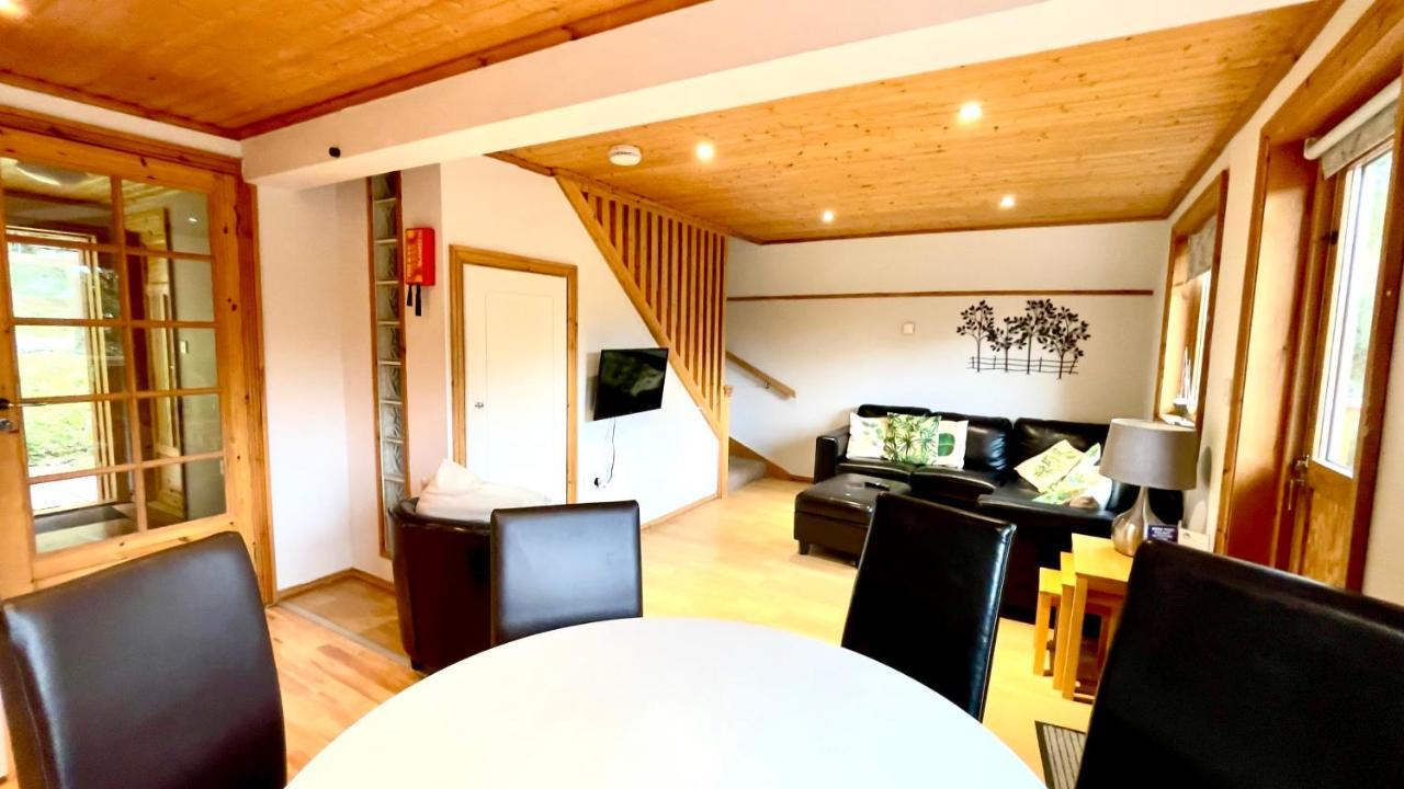 Spacious Primrose Lodge For 6 With Hot Tub At A Spa Resort Chudleigh Eksteriør billede