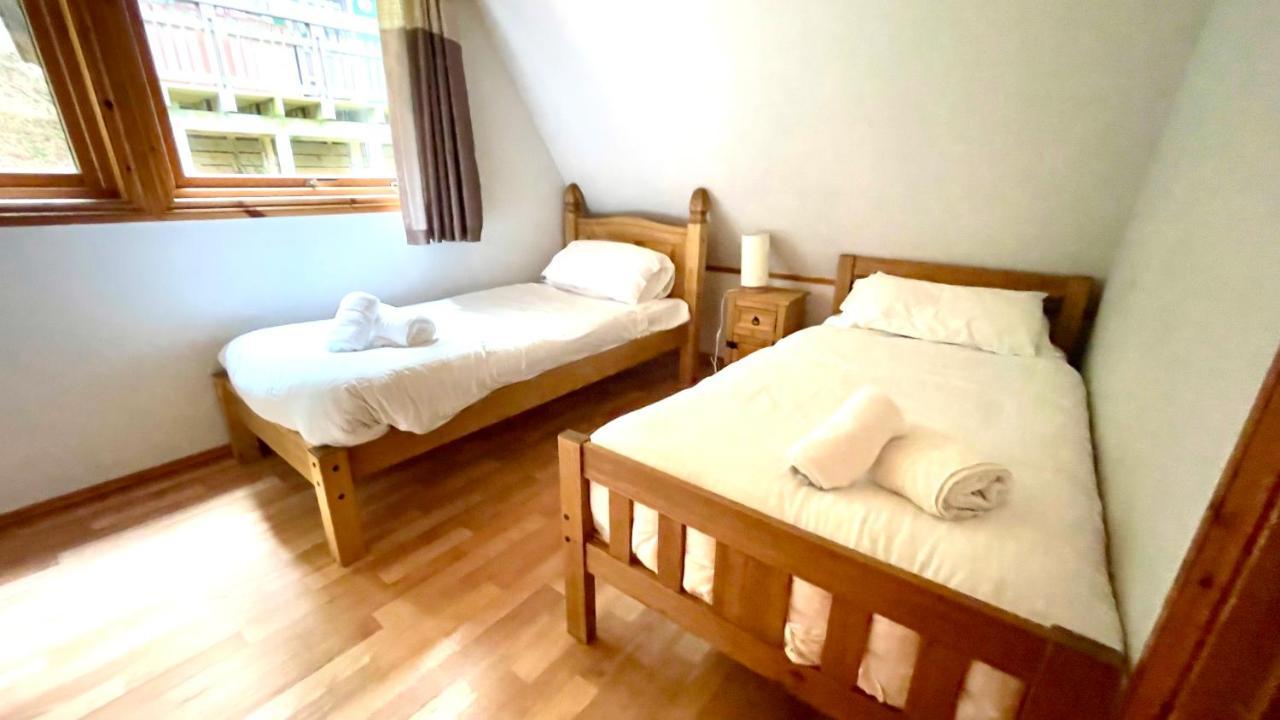 Spacious Primrose Lodge For 6 With Hot Tub At A Spa Resort Chudleigh Eksteriør billede